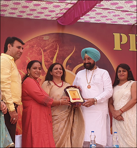 Dr. Meenakshi Chauhan rewarded by Sh. Balbir Singh Sidhu (Hon'ble Minister, Health & Family Welfare Punjab)