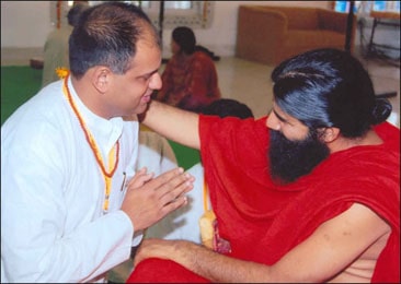 Dr. Vikram Chauhan Taking Blessing of Yoga Guru Baba Ramdev